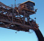 Aquila has told its shareholders to accept a $3.40 per share offer from Baosteel and Aurizon, despite an indepentent expert saying it's not a fair price.